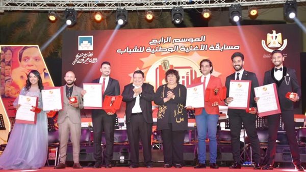 تكريم الفائوين بجائزة