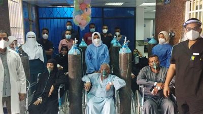 ورود ومصاحف.. مستشفى قوص بقنا يحتفل مع مرضى كورونا بالمولد النبوي