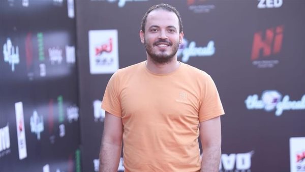 الكاتب الصحفي حسين