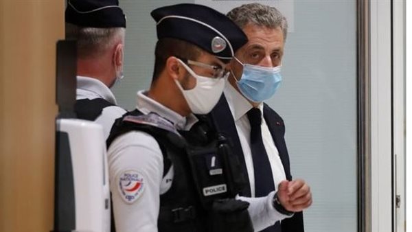 ساركوزي يرفض الإدلاء