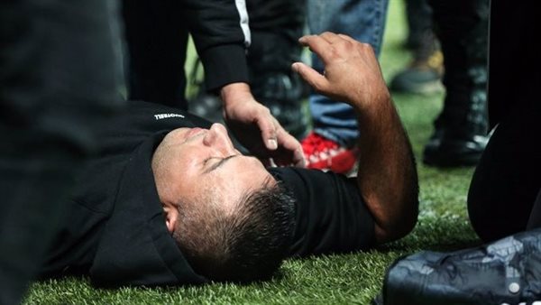 إصابة مشجع بعد سقوطه