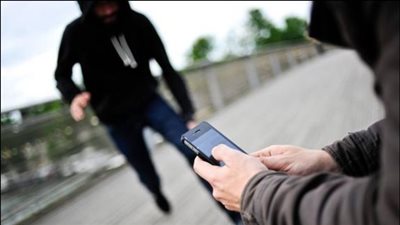 الداخلية تكشف تفاصيل خطف هاتف محمول من مراسل أحد المواقع الإخبارية