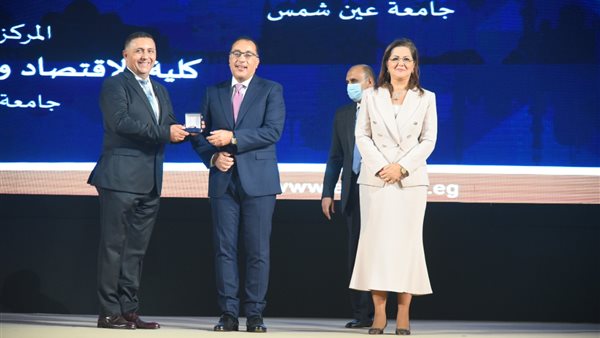 تكريم الفائزين أمس