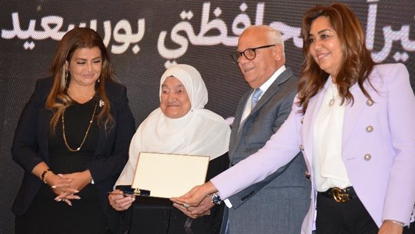 محافظ بورسعيد يكرم