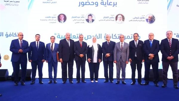 تكرم ثلاثة طلاب من