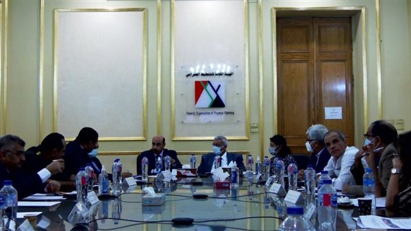 محافظ أسوان