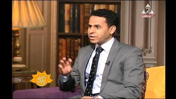 الكاتب الصحفي محمود