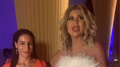 عمرو الدالي مهاجما بوسي شلبي: ليه بطلة فيلم ريش تعمل لقاء مع مذيعة محلية؟