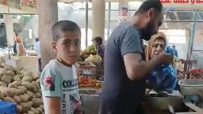 أصغر بائع خضار بالإسماعيلية: نفسي أبقى مهندس