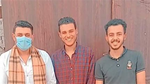 مشروع 3 طلاب من تجارة