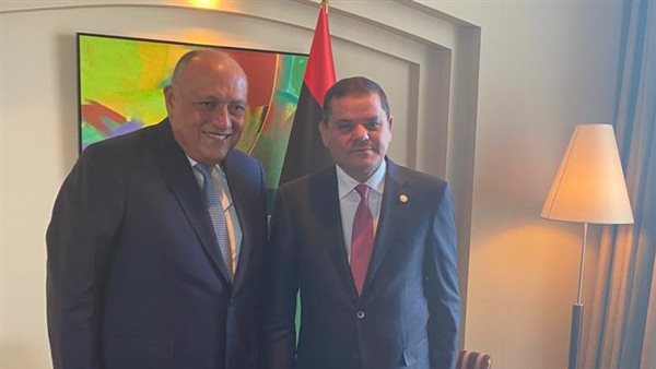 وزير الخارجية مع