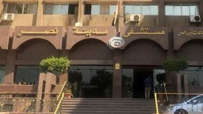 مهندس يتهم موظفي التأمين الصحي بمدينة نصر بالتعدي عليه: ضربوني أنا وأختي 