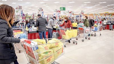 كيف يتأثر المواطن بأسعار الفائدة في مصر؟ مسئول بالغرف التجارية يجيب