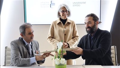 أبوظبي للغة العربية يوقّع اتفاقية مع جامعة ليبزج للنهوض باللغة العربية