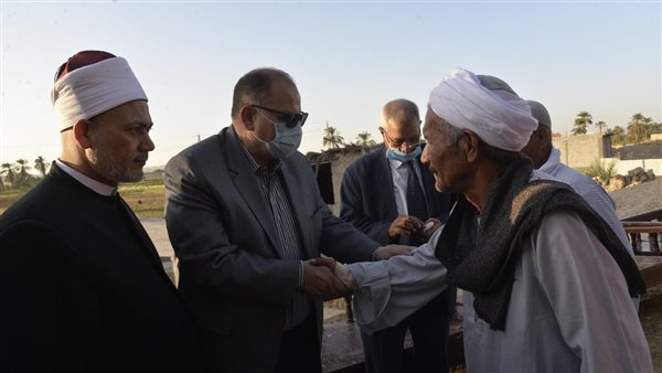 محافظ أسيوط يقدم