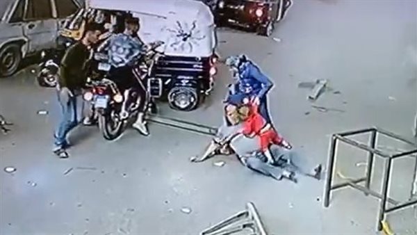  لحظة سقوط سيارة