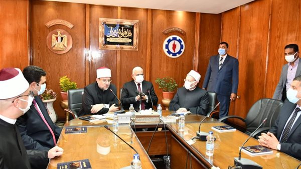 وزير الأوقاف خلال