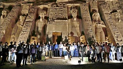 قبل موعدها.. الآثار تروج لظاهرة تعامد الشمس على معبد أبو سمبل بأسوان | فيديو 