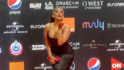 بفستان مكشوف.. جورجينا طواف تخطف الأنظار على ريد كاربت حفل ختام مهرجان الجونة 2021