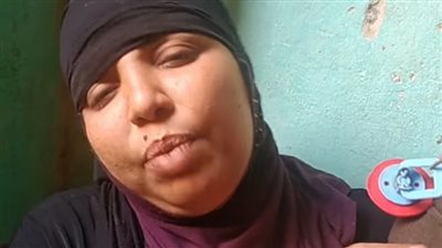 زوجة أحد ضحايا حادث الطريق الأوسطي بـ 6 أكتوبر: سايب 4 أطفال بأسيوط.. وكان بيشتغل أي حاجة علشان يجبلنا لقمة ناكلها ويسدد ديونه