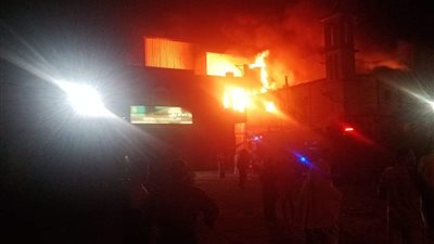 الدفع بسيارتي إطفاء للسيطرة على حريق بمخزن كرتون بسبب ماس كهربائي بالقليوبية 