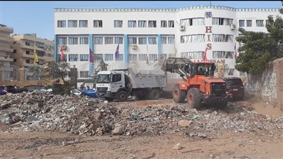 الجيزة: رفع 600 طن تراكمات ومخلفات من أراضٍ فضاء بحدائق الأهرام