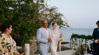 بعد وفاته بـ 8 سنوات.. دوم وميا يقدمان ابنة بريان ووكر لزوجها في حفل زفافها