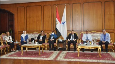 رئيس جامعة كفر الشيخ يستقبل لجنة تقييم واعتماد بنك الدم بالمستشفى الجامعي | صور 