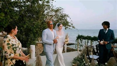 وفاء الأصدقاء.. فين ديزل يصحب ابنة بول ووكر في حفل زفافها