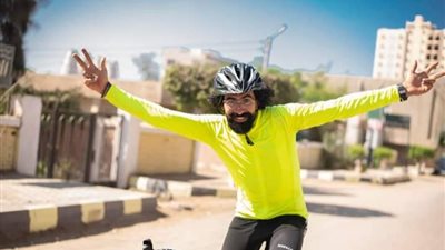 من شمال مصر لجنوبها بـ العجلة.. وينوي السفر للحرم المكي 