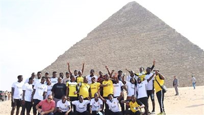 بعثة توسكر الكيني تزور الأهرامات وتوجه رسالة للزمالك