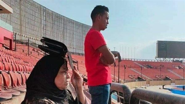 لاعب الإنتاج ووالدته