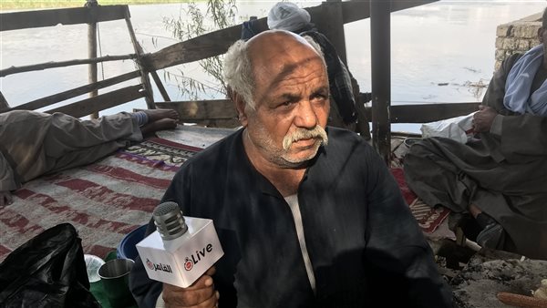 أحد الصيادين بقرية