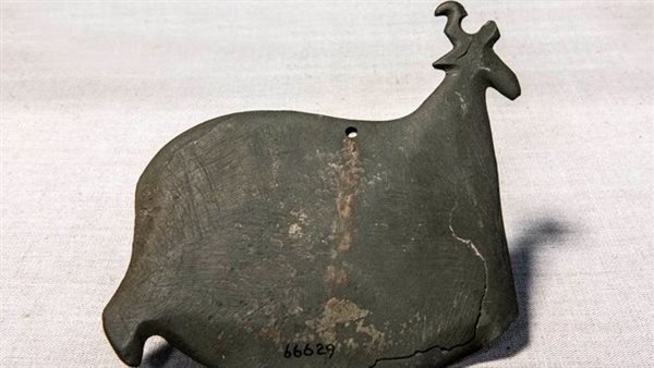  صلاية على هيئة الظبي