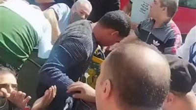 علقة موت.. وصلة ضرب من الأهالي لـ3 عاطلين سرقوا هاتف فتاة بالإسكندرية