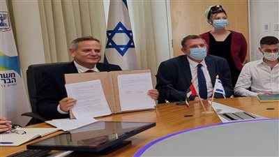 يلغي الحجر الصحي لمواطنيهما.. الإمارات وإسرائيل توقعان اتفاقية لتدشين ممر أخضر