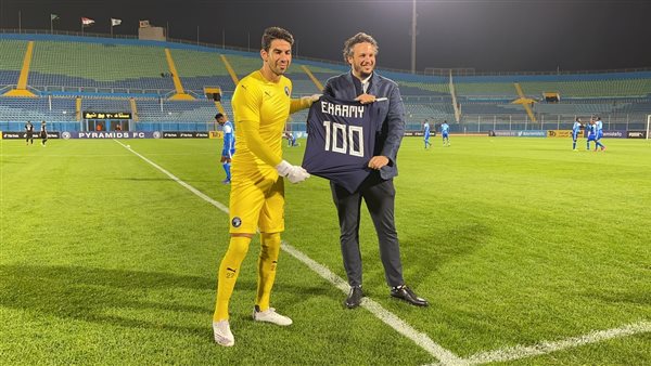 بيراميدز يحتفل بالمباراة
