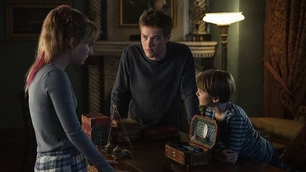 من مسلسل Locke and