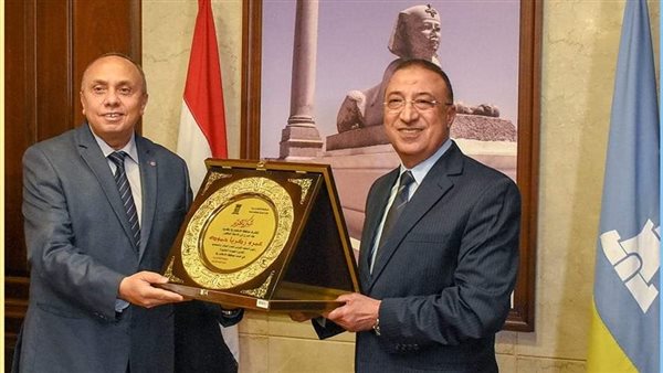 الدكتور عمرو زكريا