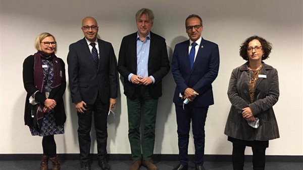 صورة جماعية على هامش