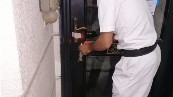 غلق وتشميع المحلات