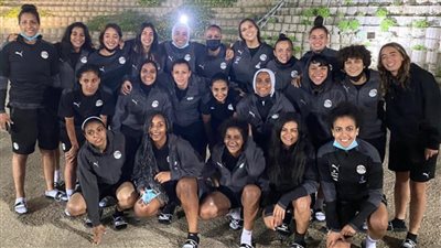 احتجاز بعثة منتخب مصر للسيدات في مطار قرطاج بسبب مشاجرة | خاص