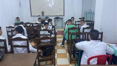 غلق مدرسة تدار دون ترخيص ورفع محتوياتها بمرافقة لجنة من مديرية التربية والتعليم بالجيزة