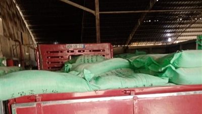 ضبط 7 أطنان دقيق وسكر مدعم قبل تهريبها للسوق السوداء في البحيرة