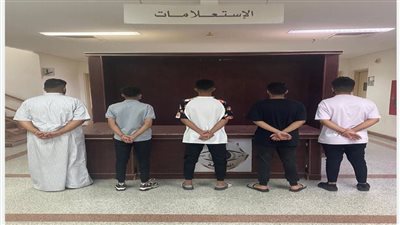 السعودية: اعتقال 5 أشخاص لتصويرهم فيديو بأزياء نسائية 
