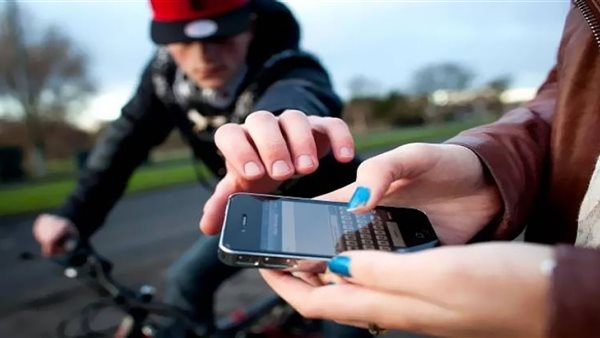 سرقة هاتف - تعبيرية