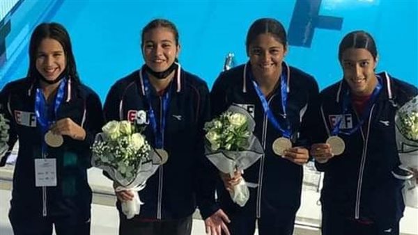 لاعبات منتخب السباحة