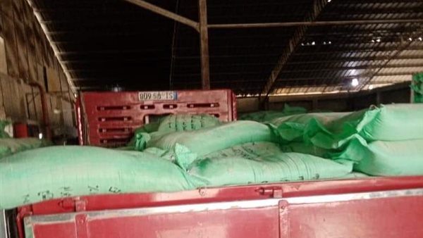 ضبط سيارة محملة بدقيق