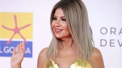 بوسي شلبي عن تفاعلها على السوشيال ميديا: معايا موبايل واحد.. ومبعرفش غير أطلع لايف