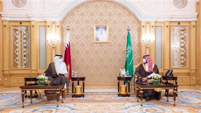 ولي العهد السعودي يلتقي أمير قطر على هامش قمة الشرق الأوسط الأخضر